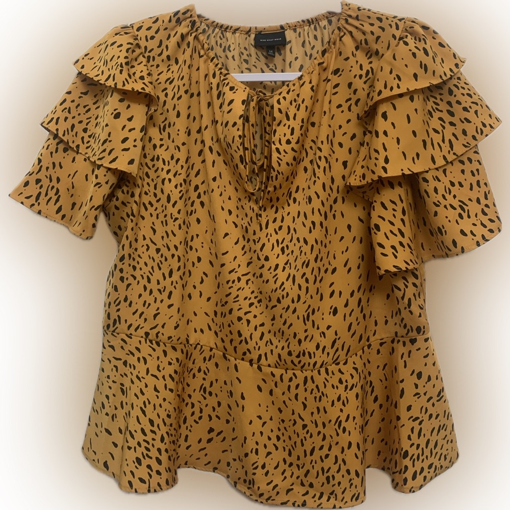 Fun Who What Wear blouse with flouncy sleeves and peplum detail NWOT
